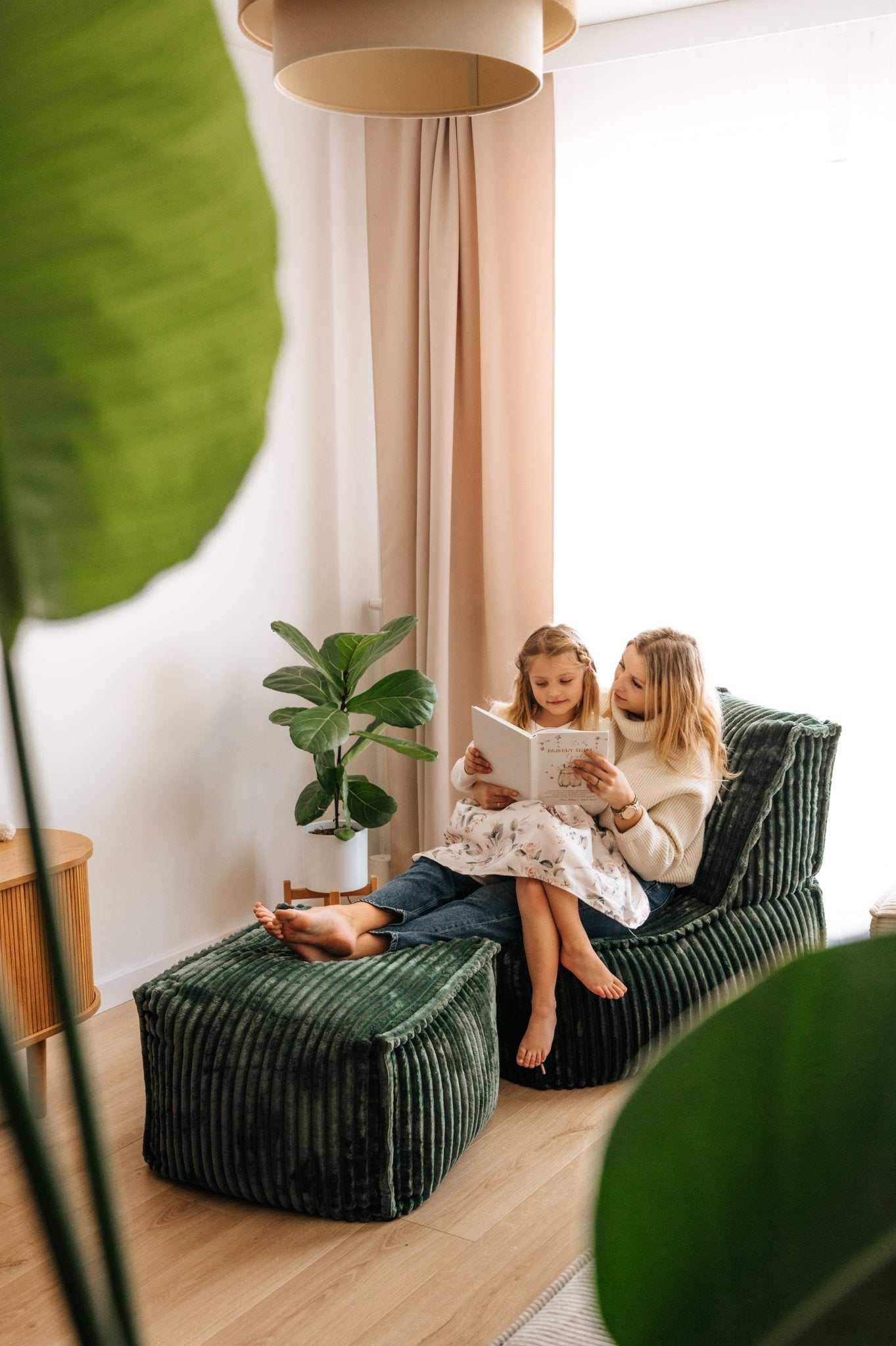 MOM Większa pufa z podnóżkiem - poom kids